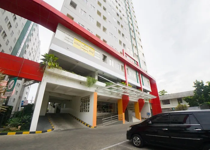 Reddoorz Apartment Near Bundaran Satelit Surabaya
