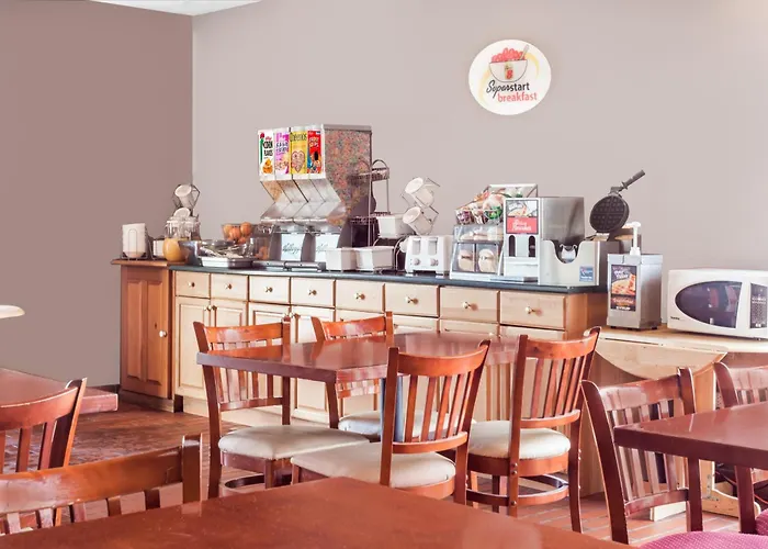 Super 8 By Wyndham Sudbury On Hotel