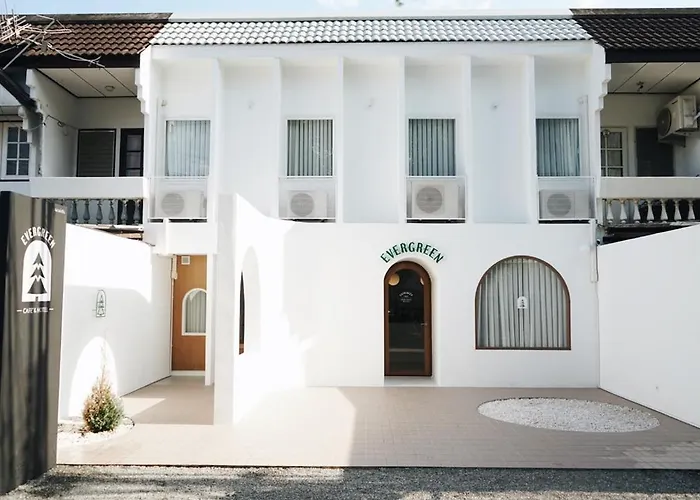 Evergreen Cafe And Hotel Chiang Mai