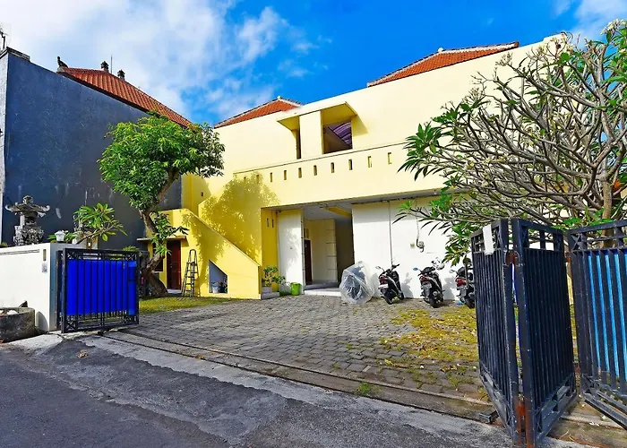 Oyo 91445 Sandat Guest House Denpasar 