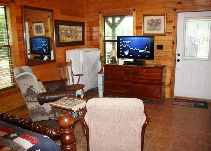 Double U Barr Ranch - Cowboy Cabin Bandera