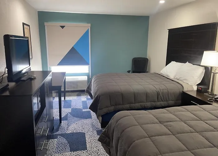 Baymont By Wyndham Iowa Lake Charles