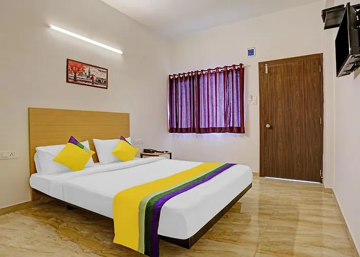 Itsy Hotels Flowers Park Nashik