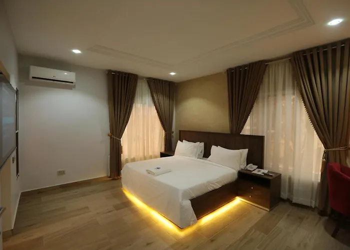 Triple 9 Apartments, Pool & Spa Abuja