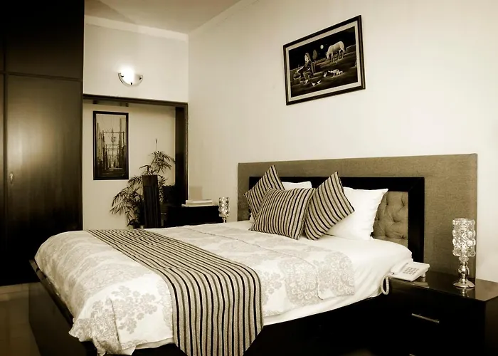 Royal Elegance Hotel Lahore