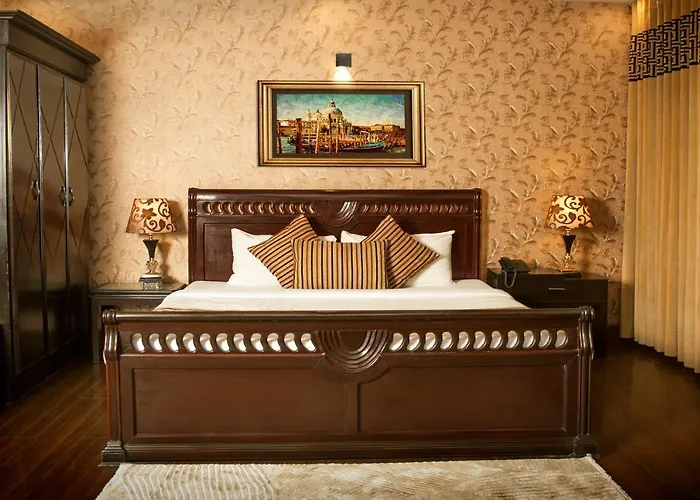 Royal Elegance Hotel Lahore