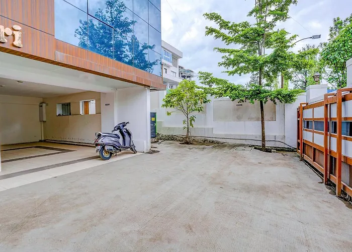Fabhotel Paradise Inn - Nr Om Hospital Pune