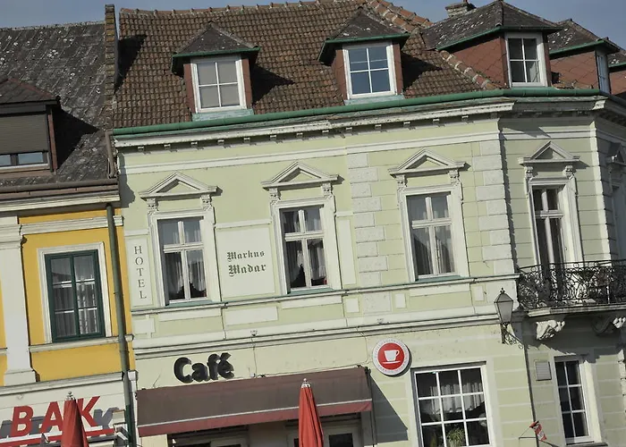 Madar Cafe Central Melk