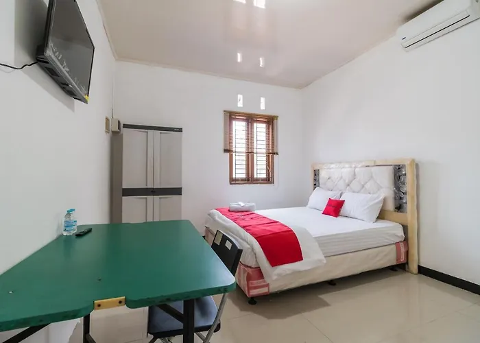 RedDoorz near Terminal Bubulak Bogor Hotel