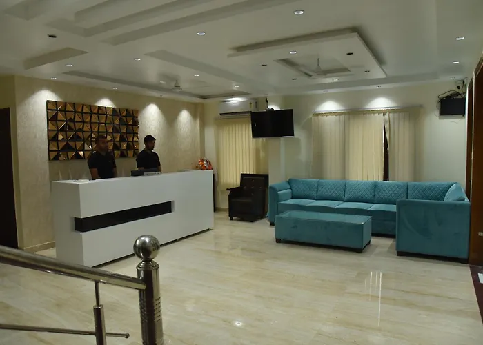 The Divine Oak Golden Leaf Hotel Katra 