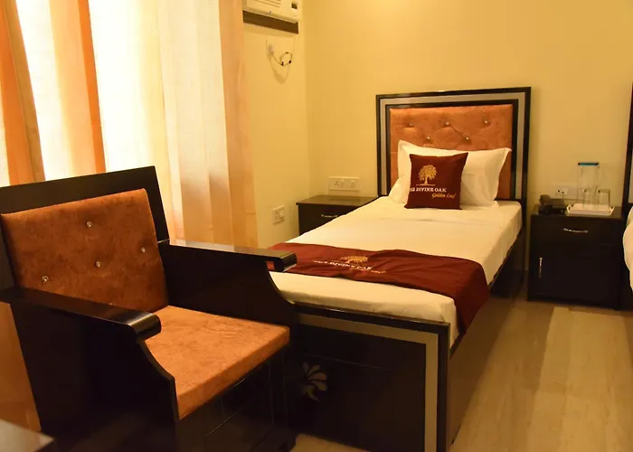 The Divine Oak Golden Leaf Hotel Katra 