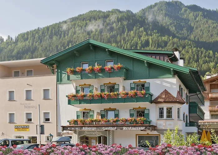 Hotel Sureghes Urtijëi