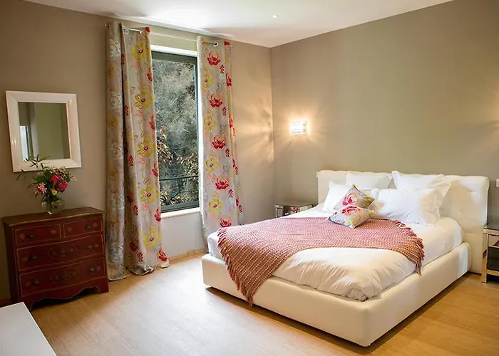 Bed and Breakfast Domaine du Prieuré d'Estagel à Saint-Gilles 