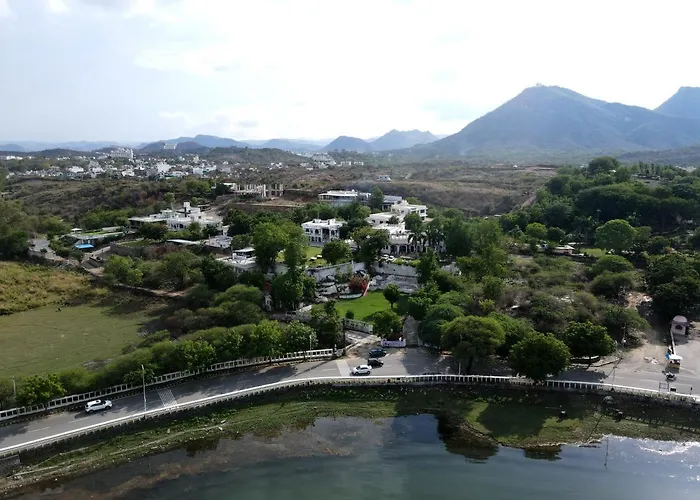 Devendragarh - A Boutique Lake Facing Guest House On Lake Fateh Sagar Udaipur