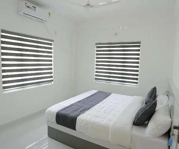 Yelza Hotel And Residence Alwaye