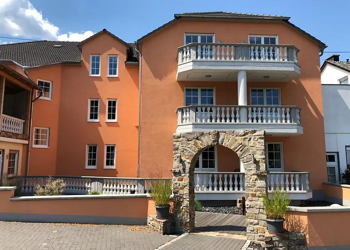 Hotel & Restaurant Bruehler Hof Wintrich