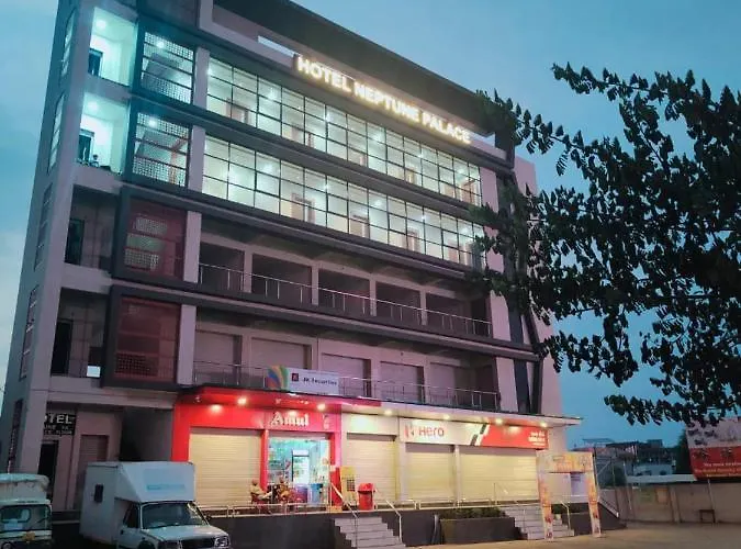 Hotel Neptune Palace Anand