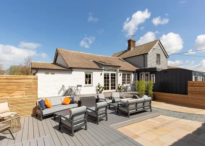 The Railway Hotel By Barefoot Retreats Burnham Market