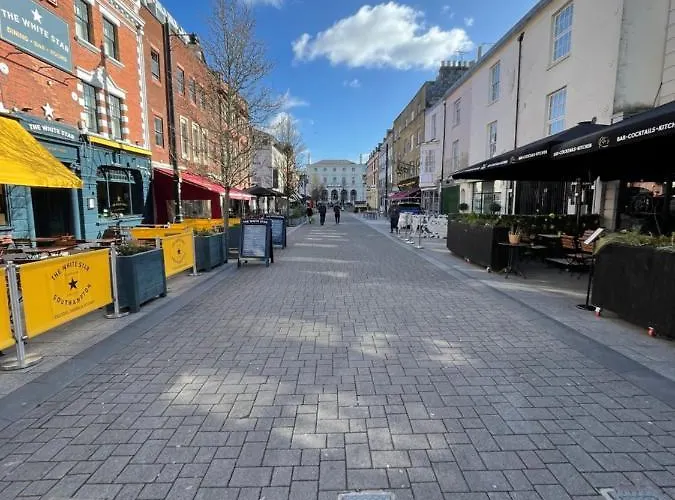 Oxford Street Stays Southampton