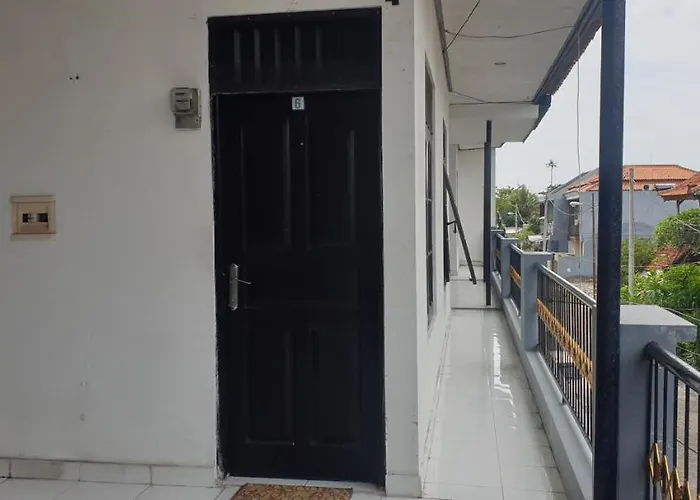 Oyo 90990 Surya Residence Legian 