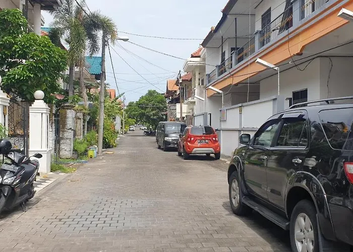 Oyo 90990 Surya Residence Legian 