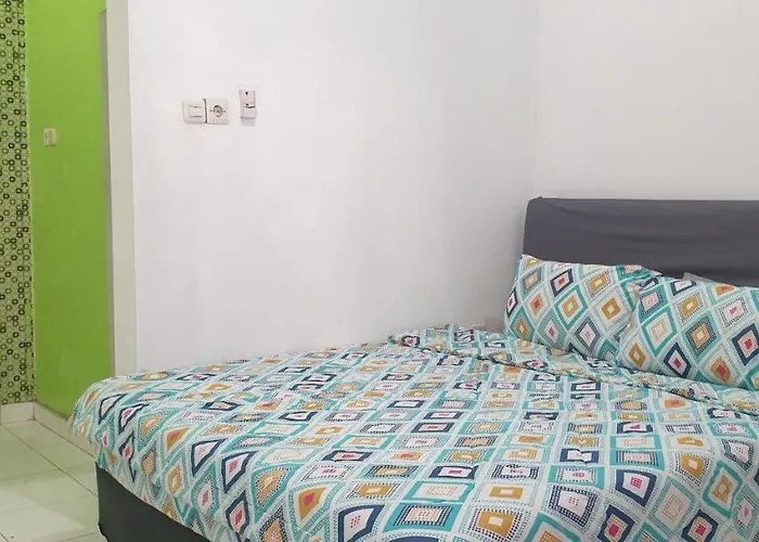 Oyo 90990 Surya Residence Legian 