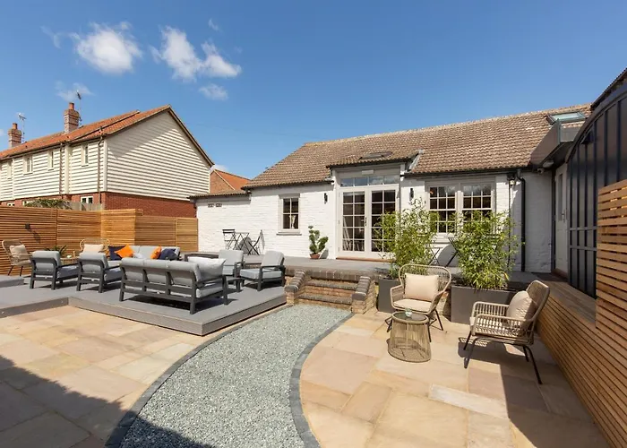 The Railway Hotel By Barefoot Retreats Burnham Market