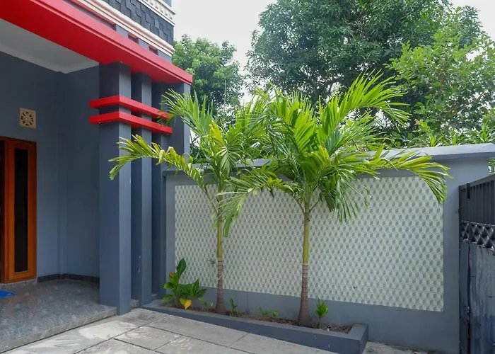 RedDoorz Syariah near Monumen Jogja Kembali Hotel Kejayan