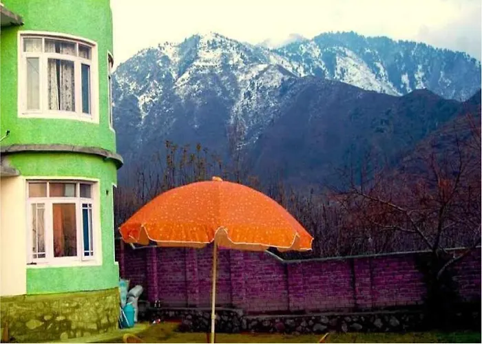 Calm Holiday Inn Srinagar 