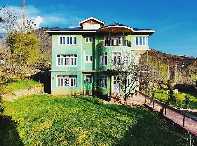 Calm Holiday Inn Srinagar 