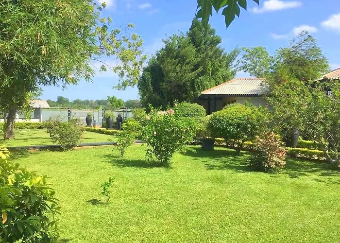 Flower Garden Lake Resort Tissamaharama