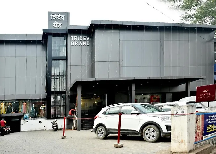 Hotel Tridev Grand Varanasi