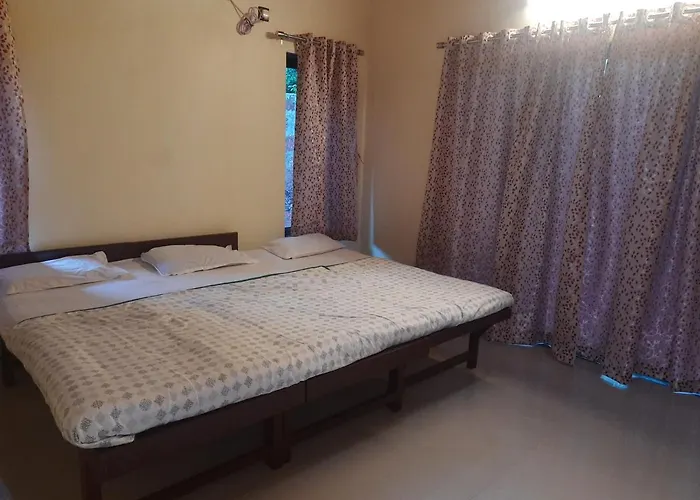Triskelion - Bed And Breakfast, Family Home Stay By Joshi Brothers Dapoli