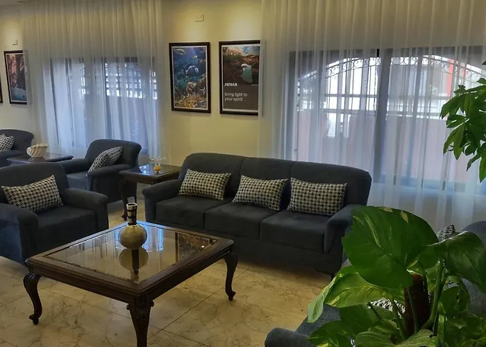 Black Iris Hotel Madaba