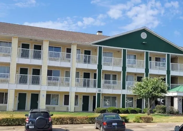 Hometowne Studios By Red Roof Dallas - Irving