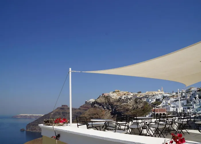 Cori Rigas Suites Fira 