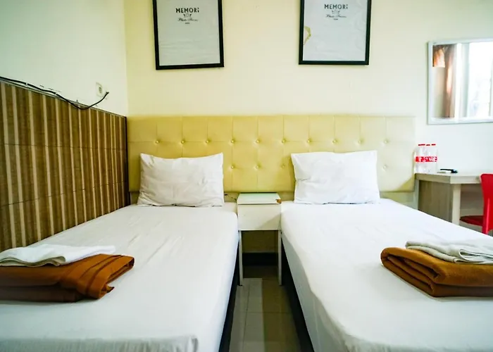 Hoki Homestay RedPartner near Rumah Sakit Dr Soetomo Surabaya
