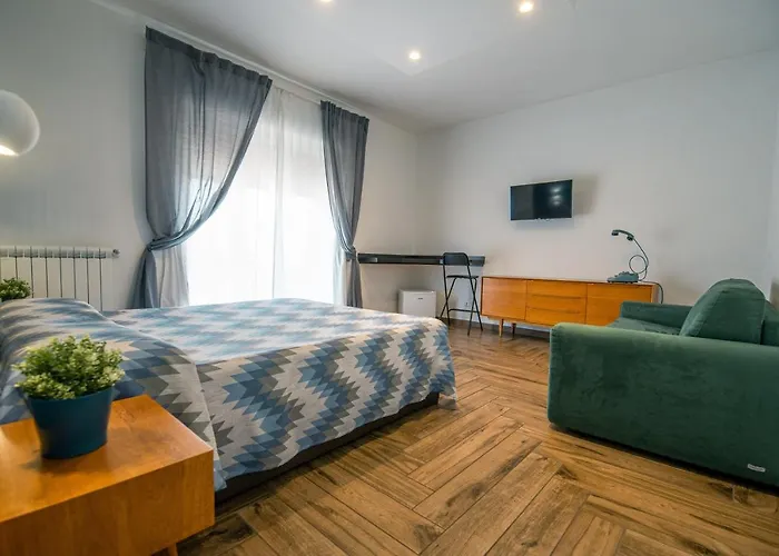 Hub Ferroviario - 12 Posti Letto Per Il Tuo Gruppo A Napoli Con Wifi E Netflix Bed & Breakfast