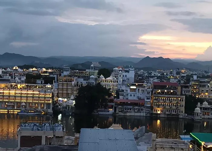 Jag Niwas Guest House & Pure Veg Restaurant Udaipur