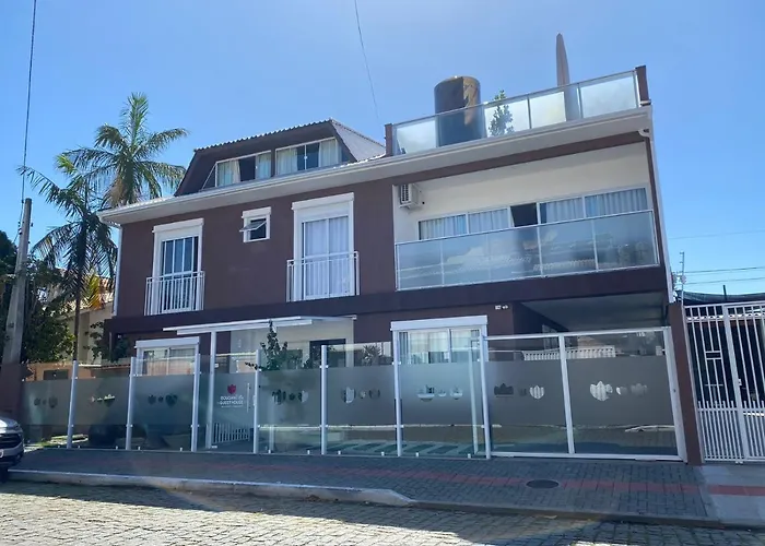 Bouganville Guest House Bc Balneário Camboriú