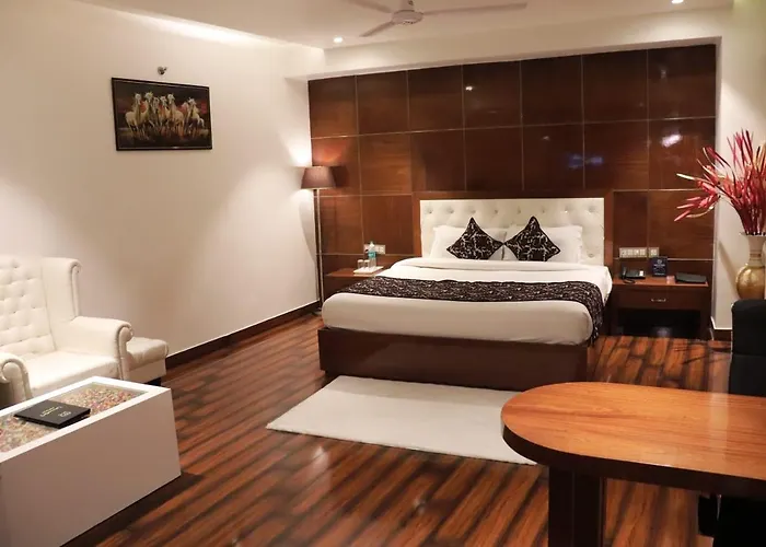 Grand Geet Hotels Kanpur