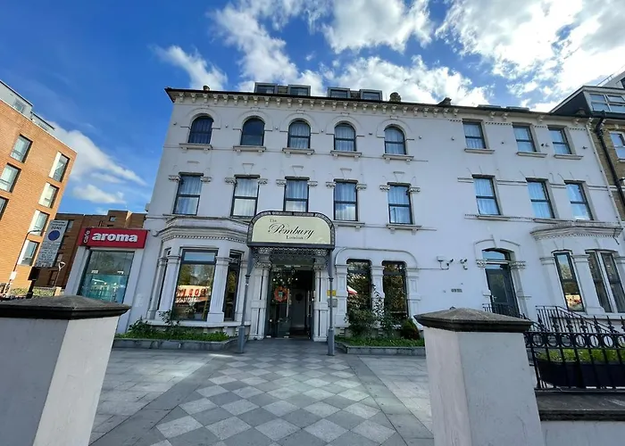 Pembury Hotel At Finsbury Park London