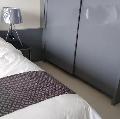 Galeri Ciumbuleuit Apartment 3 By Gezonder Bandung