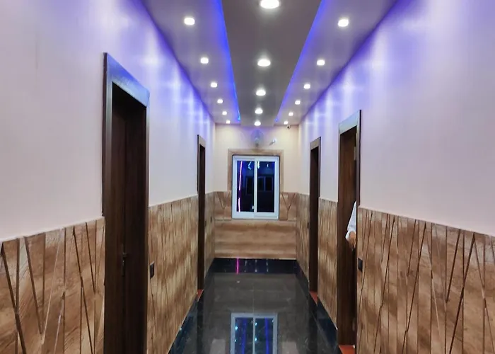 Staymaker Hotel Bhagwan - Only Indian Citizens Allowed Deoghar