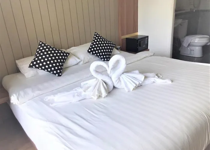 La La Moon Krabi Poshtel'N' Pool Bed & Breakfast