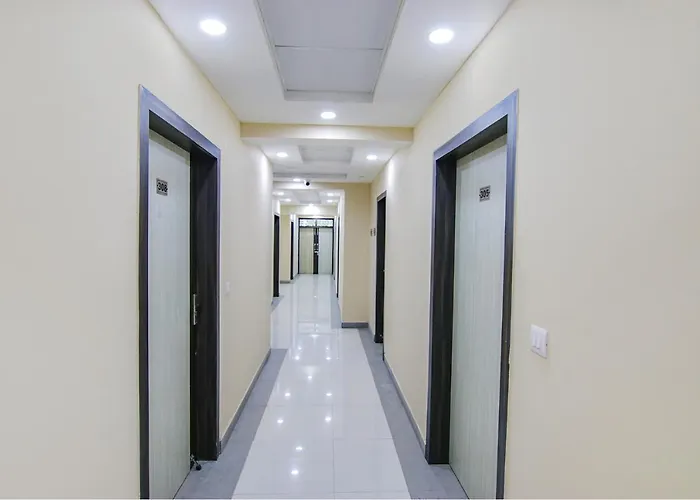 Fabhotel Devise Residency New Delhi