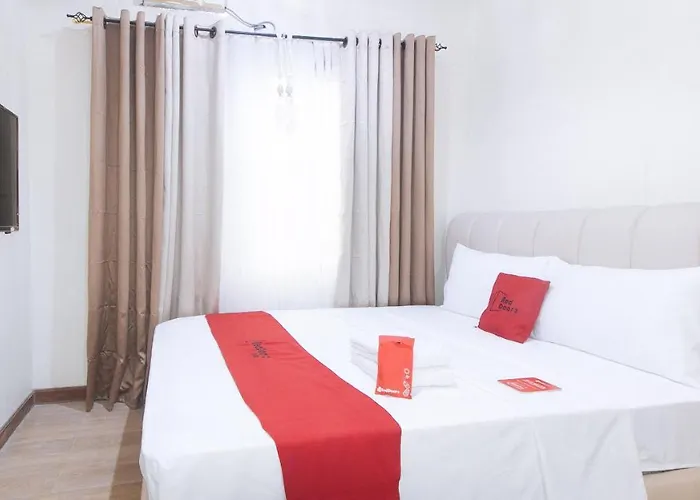 Reddoorz Plus @ Cuarto Verde Staycation Las Piñas