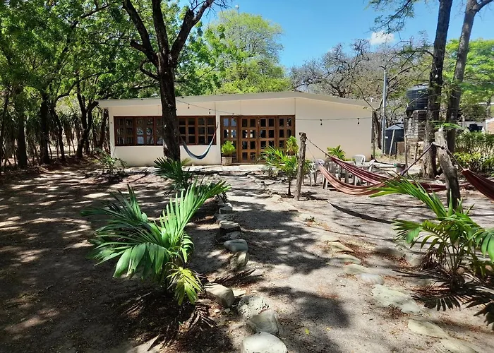 Popoyo Surfcamp Hotel