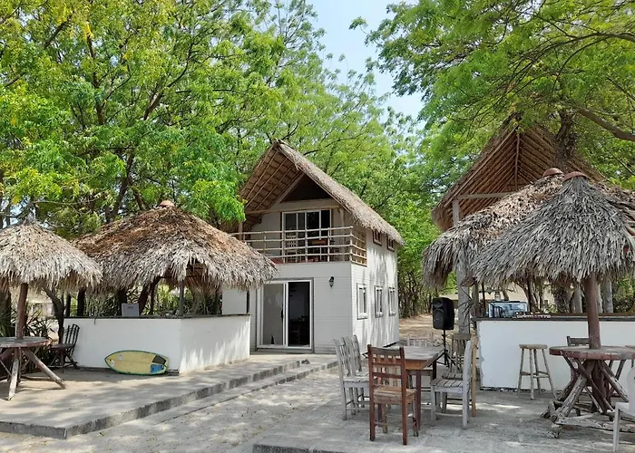 Popoyo Surfcamp Hotel