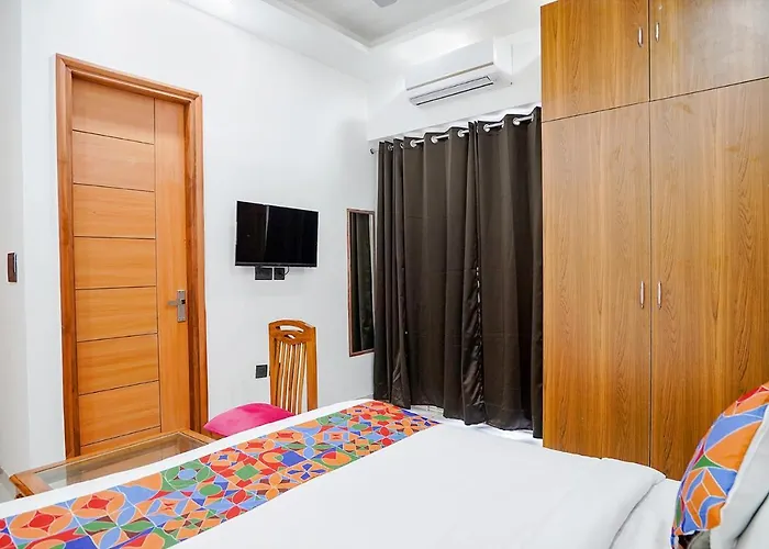 Fabhotel Grihum 56 Noida